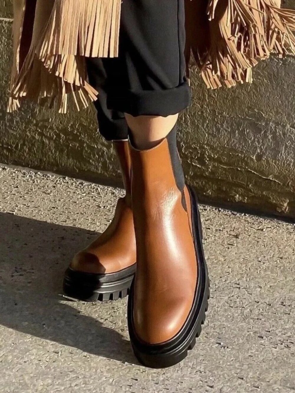 ZARA Women's 38 Tan Chelsea Lug Sole Boots - Classic Pull-On Style